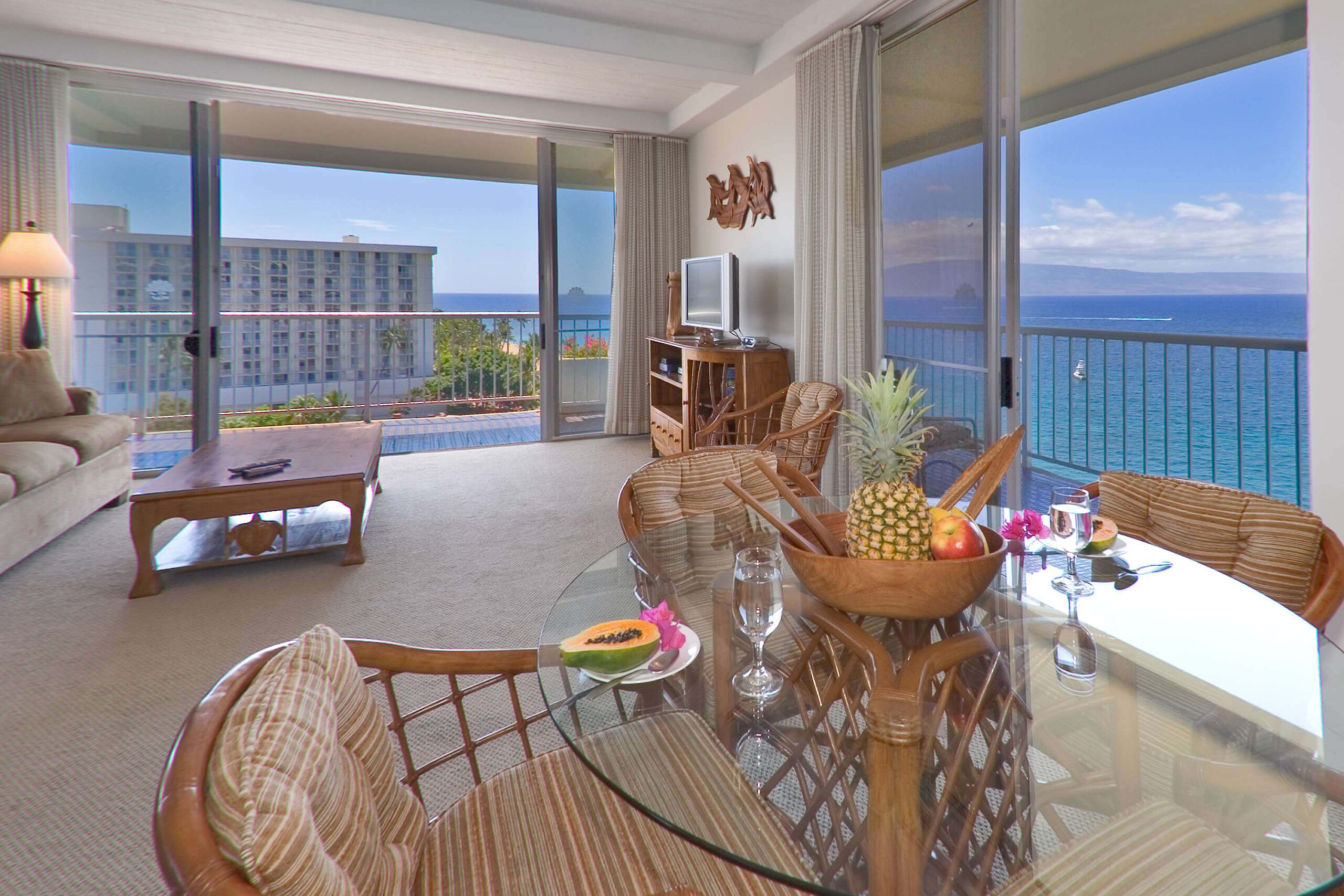 1-Bedroom 2-Bath Oceanfront Suite Premium Living Space